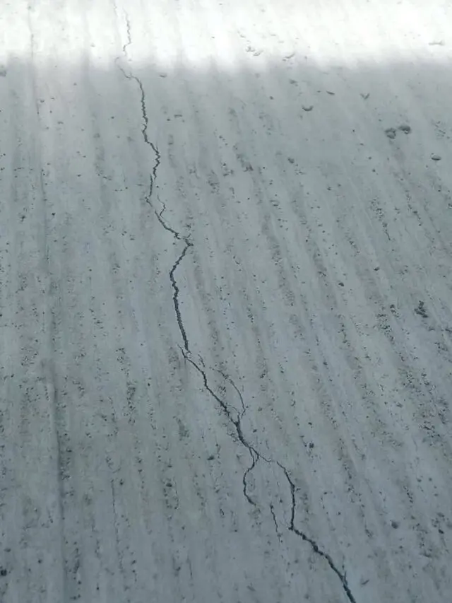 Baru Dua Hari, Beton di Klebet Sudah Retak: Proyek DBMSDA Disorot Keras Baru Dua Hari, Beton di Klebet Sudah Retak: Proyek DBMSDA Disorot Keras