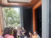 Penyaluran BLT di Kedaung Barat, Warga Antusias Bawa Barcode & KTP untuk Verifikasi Penyaluran BLT di Kedaung Barat, Warga Antusias Bawa Barcode & KTP untuk Verifikasi 