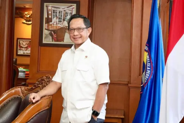 Dinilai Berhasil Dorong Pertumbuhan dan Stabilitas Ekonomi Daerah, Mendagri Terima Penghargaan dari Detikcom Dinilai Berhasil Dorong Pertumbuhan dan Stabilitas Ekonomi Daerah, Mendagri Terima Penghargaan dari Detikcom
