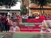 Abraham dan Mahasiswa UMN Tanam Pohon Bersama Abraham dan Mahasiswa UMN Tanam Pohon Bersama