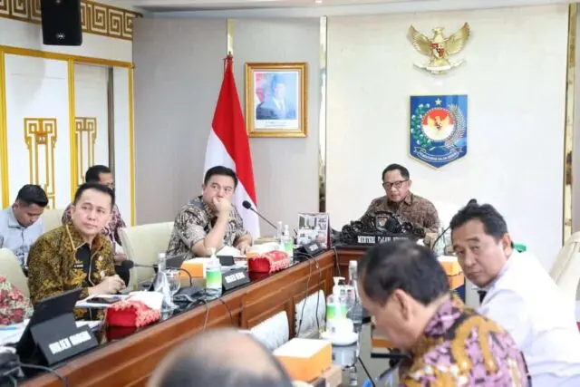 Tindak Lanjuti Arahan Presiden, Mendagri Minta Pemda Segera Data Jembatan Rusak Menuju Sekolah Tindak Lanjuti Arahan Presiden, Mendagri Minta Pemda Segera Data Jembatan Rusak Menuju Sekolah