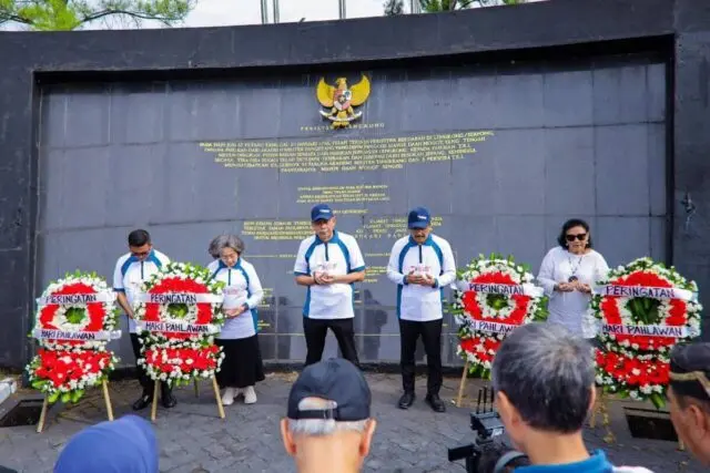Benyamin Dampingi Mensos dan Gubernur Banten Kenang Sejarah di Monumen Palagan Lengkong Tangsel Benyamin Dampingi Mensos dan Gubernur Banten Kenang Sejarah di Monumen Palagan Lengkong Tangsel