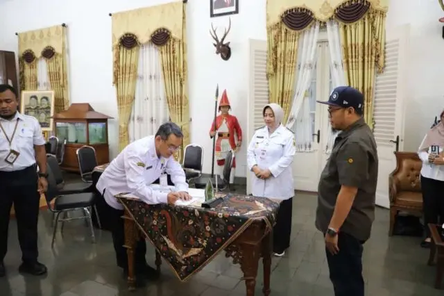 Pemkab Purworejo–PT Mahardika Adidaya Teken MoU Pemanfaatan Lahan, Dorong Investasi Perkebunan dan Wisata Agro Pemkab Purworejo–PT Mahardika Adidaya Teken MoU Pemanfaatan Lahan, Dorong Investasi Perkebunan dan Wisata Agro