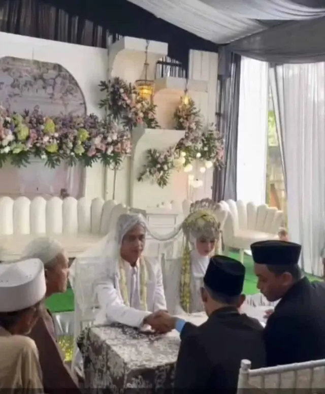 Resepsi Pernikahan Rio dan Sipa: Janji Suci di Tengah Kehangatan Keluarga dan Sahabat Resepsi Pernikahan Rio dan Sipa: Janji Suci di Tengah Kehangatan Keluarga dan Sahabat