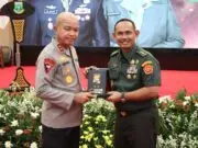 Sinergi TNI-Polri Terus Diperkuat, Kapolda Banten Hadiri Serah Terima Danrem 064/MY Sinergi TNI-Polri Terus Diperkuat, Kapolda Banten Hadiri Serah Terima Danrem 064/MY