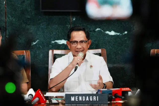 Tegas, Mendagri Sanksi Bupati Aceh Selatan Pemberhentian 3 Bulan Tegas, Mendagri Sanksi Bupati Aceh Selatan Pemberhentian 3 Bulan