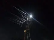 Penarikan Kabel PJU Malam Hari di Mauk Disorot, Diduga Abaikan SOP dan Tanpa Pengawasan Penarikan Kabel PJU Malam Hari di Mauk Disorot, Diduga Abaikan SOP dan Tanpa Pengawasan
