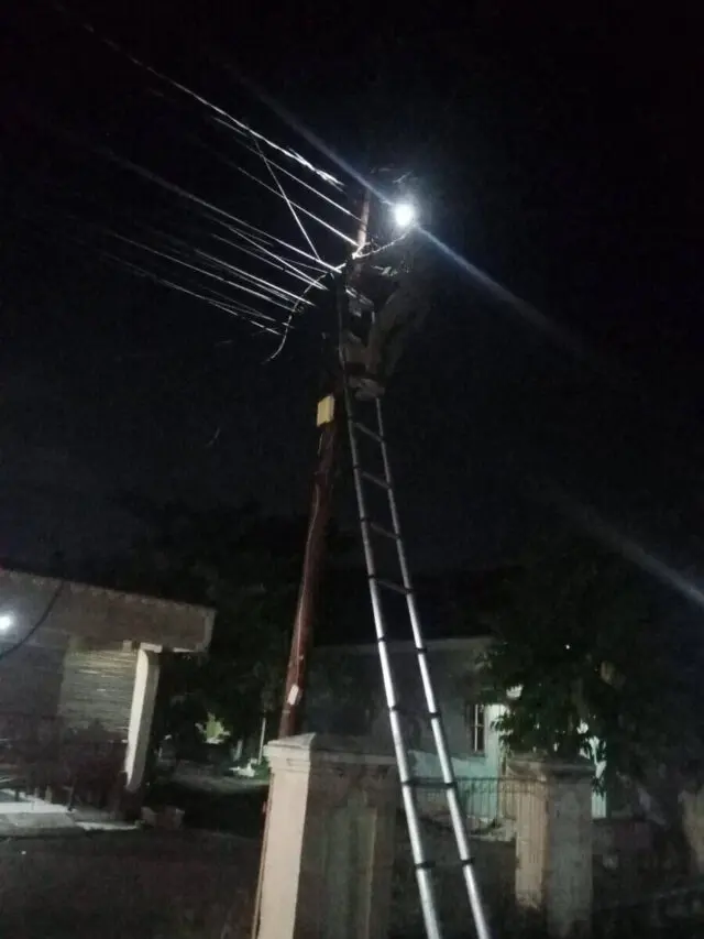 Penarikan Kabel PJU Malam Hari di Mauk Disorot, Diduga Abaikan SOP dan Tanpa Pengawasan Penarikan Kabel PJU Malam Hari di Mauk Disorot, Diduga Abaikan SOP dan Tanpa Pengawasan