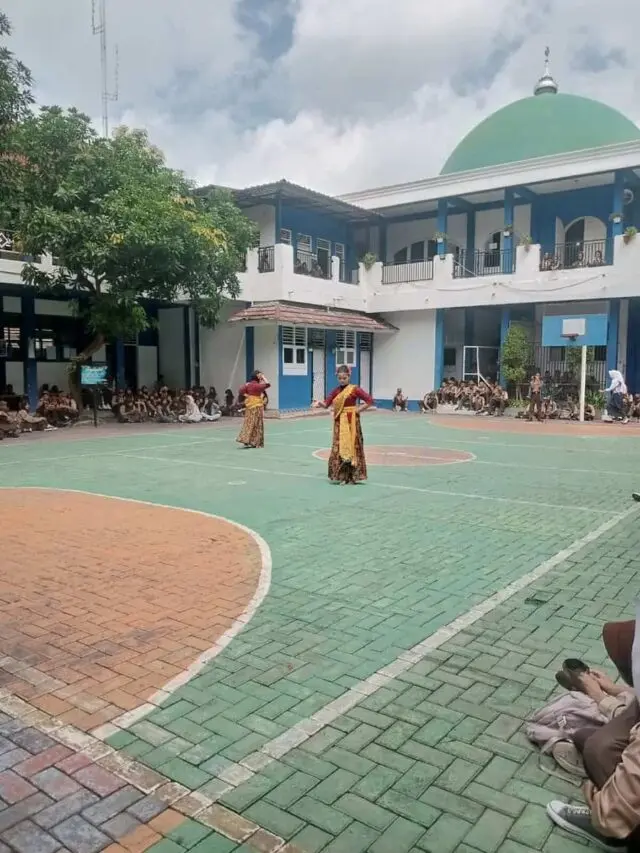 Pentas Seni Siswa SMPN 1 Mauk Meriahkan Jelang Pembagian Rapor Pentas Seni Siswa SMPN 1 Mauk Meriahkan Jelang Pembagian Rapor