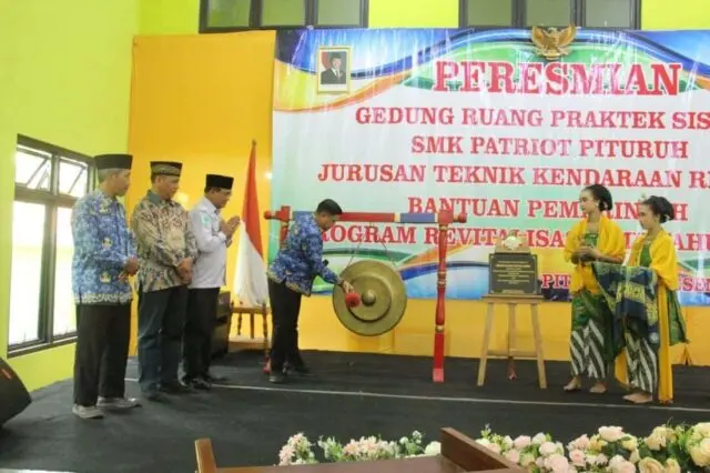 Ruang Praktik TKR Berstandar Industri, SMK Patriot Pituruh Siap Cetak Lulusan Kompeten Ruang Praktik TKR Berstandar Industri, SMK Patriot Pituruh Siap Cetak Lulusan Kompeten