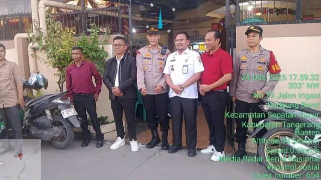 Jaga Kondusifitas, Kapolsek Sepatan dan Kasie Trantib Amankan Perayaan Natal Jaga Kondusifitas, Kapolsek Sepatan dan Kasie Trantib Amankan Perayaan Natal