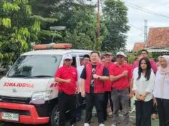 Dari Tangerang untuk Sumatra dan Aceh: Abraham Lepas Ambulans