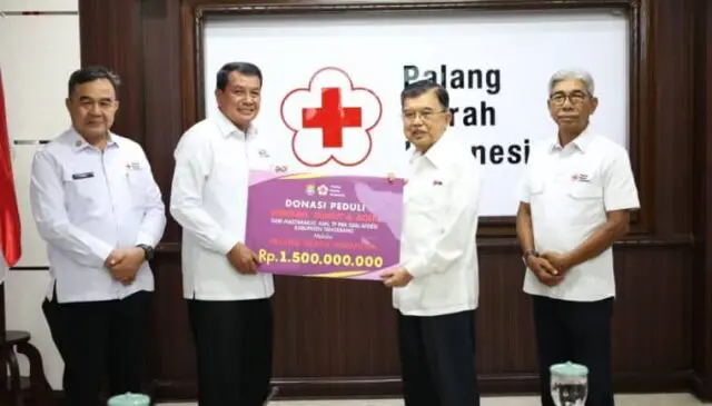 Bupati Tangerang Serahkan Donasi Rp. 1,5 M untuk Korban Banjir dan Longsor di Sumatera Bupati Tangerang Serahkan Donasi Rp. 1,5 M untuk Korban Banjir dan Longsor di Sumatera