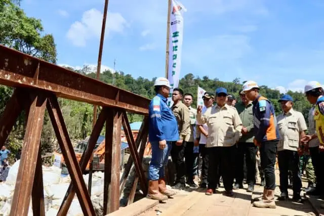 Mendagri Dampingi Presiden Tinjau Progres Pembangunan Infrastruktur di Tapanuli Selatan Mendagri Dampingi Presiden Tinjau Progres Pembangunan Infrastruktur di Tapanuli Selatan