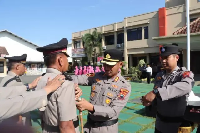 Polres Purworejo Gelar Sertijab Kabag Ops dan Kapolsek Loano Polres Purworejo Gelar Sertijab Kabag Ops dan Kapolsek Loano