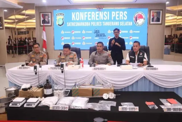 Polres Tangsel Berhasil Ungkap Peredaran Narkotika Jenis Sabu, Ekstasi, dan Sintetis, 5 Tersangka Diciduk Polres Tangsel Berhasil Ungkap Peredaran Narkotika Jenis Sabu, Ekstasi, dan Sintetis, 5 Tersangka Diciduk