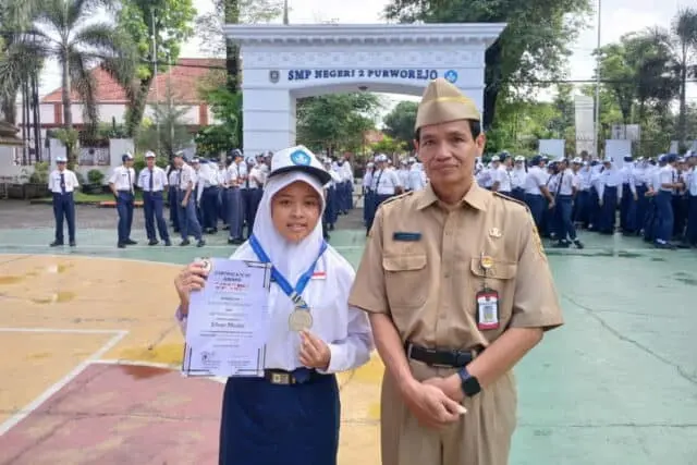 Siswi SMPN 2 Purworejo Raih Juara 2 Ajang E-Ring International Research, Angkat Limbah Minyak Jelantah Jadi Lilin Aromaterapi Siswi SMPN 2 Purworejo Raih Juara 2 Ajang E-Ring International Research, Angkat Limbah Minyak Jelantah Jadi Lilin Aromaterapi