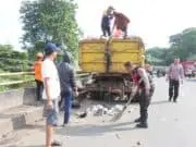 Laksamana Perintah Presiden, Polresta Tangerang Turun Bersihkan Titik Rawan Sampah Laksamana Perintah Presiden, Polresta Tangerang Turun Bersihkan Titik Rawan Sampah