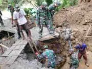 Fondasi Jembatan Gantung Garuda di Plipir Mulai Dibangun, TNI dan Warga Kompak Bergotong Royong Fondasi Jembatan Gantung Garuda di Plipir Mulai Dibangun, TNI dan Warga Kompak Bergotong Royong