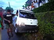 Diduga Mabuk, Sopir Mobil SPPG Ngamuk Usai Tabrak Gerbang SD di Kebumen, 15 Warga Jadi Korban Diduga Mabuk, Sopir Mobil SPPG Ngamuk Usai Tabrak Gerbang SD di Kebumen, 15 Warga Jadi Korban
