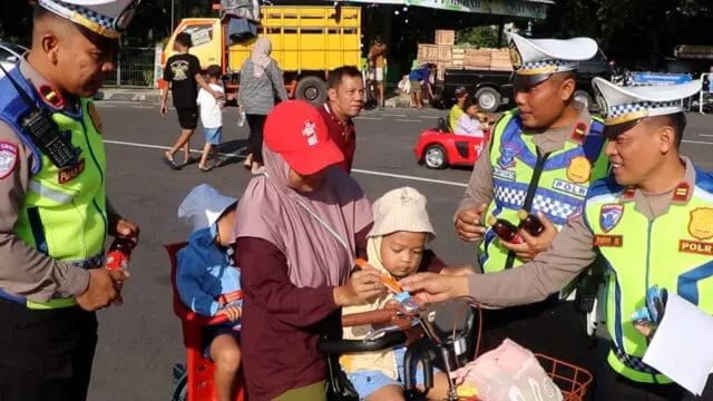 Satlantas Polres Kebumen Gelar Art Policing di CFD, Edukasi Keselamatan Lalu Lintas Satlantas Polres Kebumen Gelar Art Policing di CFD, Edukasi Keselamatan Lalu Lintas