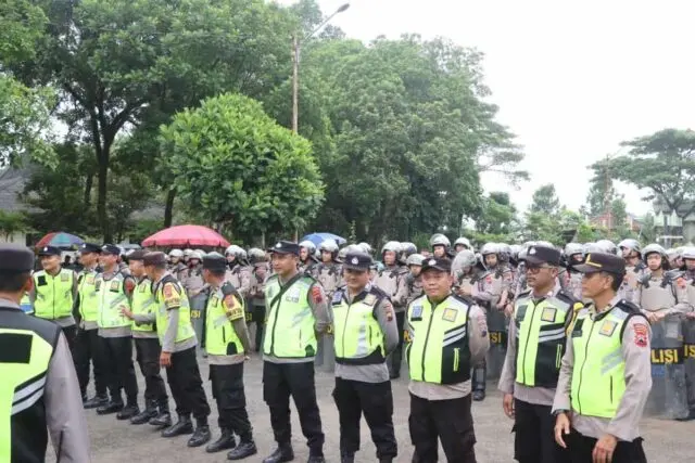 Pengamanan Ekstra Ketat, Polres Purworejo Kawal Laga Persak Kebumen vs PSIR Rembang Berjalan Kondusif Pengamanan Ekstra Ketat, Polres Purworejo Kawal Laga Persak Kebumen vs PSIR Rembang Berjalan Kondusif