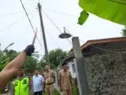 Pria di Buayan Kebumen Tewas Tersengat Kawat Penahan Tiang Listrik