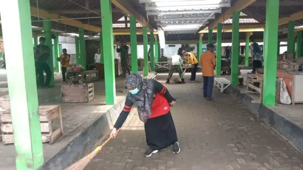Karya Bakti di Pasar Sucen, Forkompimcam Bayan dan Warga Sucenjurutengah Gaungkan Gerakan Indonesia ASRI Karya Bakti di Pasar Sucen, Forkompimcam Bayan dan Warga Sucenjurutengah Gaungkan Gerakan Indonesia ASRI