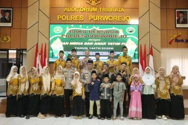 Kapolres Purworejo Berbagi Takjil dan Santuni Anak Yatim, Pererat Sinergi dengan Media Kapolres Purworejo Berbagi Takjil dan Santuni Anak Yatim, Pererat Sinergi dengan Media