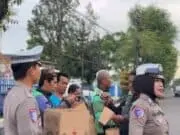 Satlantas Polres Purworejo Gandeng Ojol, Tebar Takjil dan Pesan Keselamatan di Bulan Ramadan