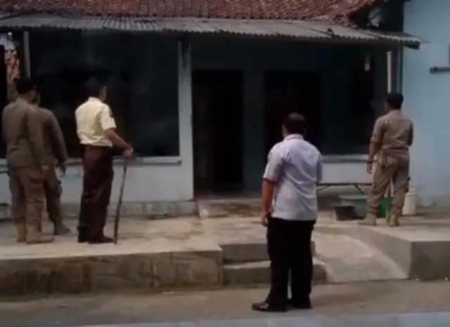 Petugas Satpol PP Kebumen Tewas Usai Disabet Celurit Saat Evakuasi ODGJ Petugas Satpol PP Kebumen Tewas Usai Disabet Celurit Saat Evakuasi ODGJ