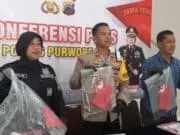 Gara-Gara Judi Online, Tetangga Tewas Ditusuk: Polres Purworejo Bongkar Pembunuhan Sadis di Loano Gara-Gara Judi Online, Tetangga Tewas Ditusuk: Polres Purworejo Bongkar Pembunuhan Sadis di Loano