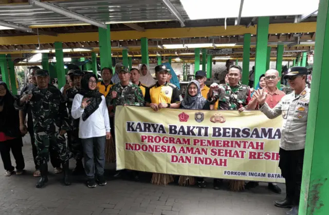 Karya Bakti di Pasar Sucen, Forkompimcam Bayan dan Warga Sucenjurutengah Gaungkan Gerakan Indonesia ASRI Karya Bakti di Pasar Sucen, Forkompimcam Bayan dan Warga Sucenjurutengah Gaungkan Gerakan Indonesia ASRI