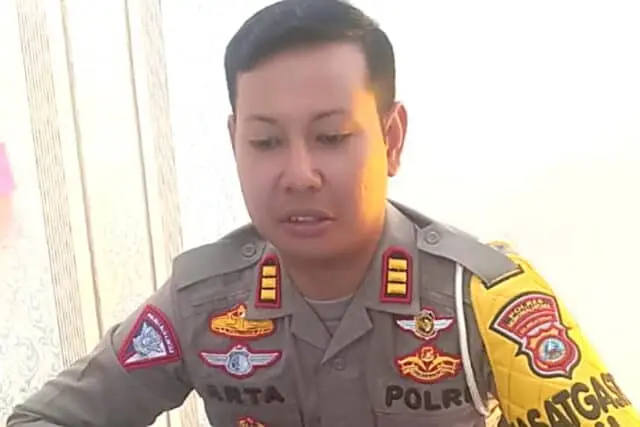 Kasat Lantas Polres Purworejo Imbau Warga Waspadai Penipuan Berkedok e-Tilang Kasat Lantas Polres Purworejo Imbau Warga Waspadai Penipuan Berkedok e-Tilang