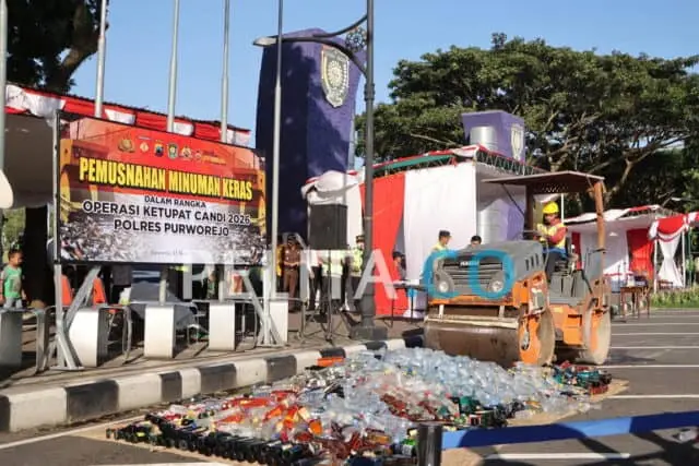 Jelang Idul Fitri, 4.416 Botol Miras Dimusnahkan di Purworejo Jelang Idul Fitri, 4.416 Botol Miras Dimusnahkan di Purworejo