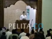 Tarawih di Masjid UMPWR, Wabup Dion Serukan Mahasiswa Perangi Kebodohan