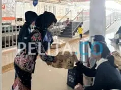 KAI Daop 5 Purwokerto Bagikan 500 Takjil Gratis bagi Pemudik di Stasiun Kutoarjo