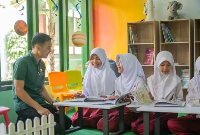 Ramadan Penuh Makna, MORAZEN Yogyakarta Hadirkan Sudut Baca di SDN Temon Ramadan Penuh Makna, MORAZEN Yogyakarta Hadirkan Sudut Baca di SDN Temon