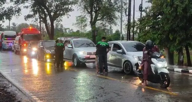Brigade Joxzin Purworejo Bagikan Takjil kepada Masyarakat