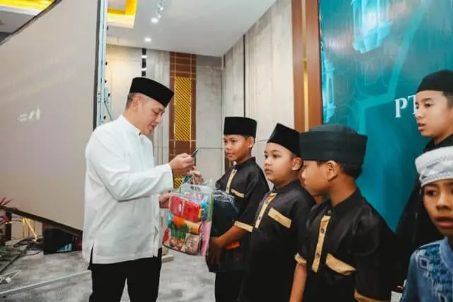 Safari Ramadhan PTPN IV Jangkau Tujuh Provinsi, Ratusan Anak Yatim Terima Santunan Safari Ramadhan PTPN IV Jangkau Tujuh Provinsi, Ratusan Anak Yatim Terima Santunan