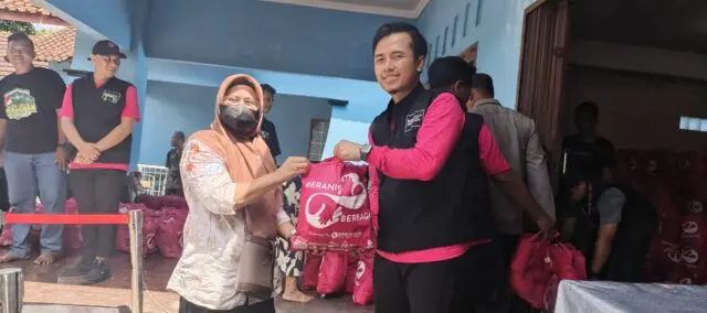 DRW Skincare Salurkan 50 Ribu Paket Sembako Ramadan untuk Masyarakat DRW Skincare Salurkan 50 Ribu Paket Sembako Ramadan untuk Masyarakat