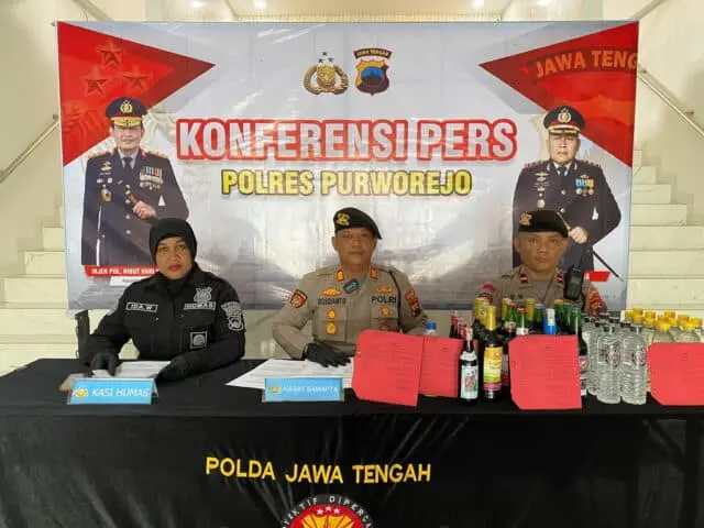 Polres Purworejo Sikat Peredaran Miras, Enam Pelaku Diamankan dalam Operasi Tiga Hari Polres Purworejo Sikat Peredaran Miras, Enam Pelaku Diamankan dalam Operasi Tiga Hari