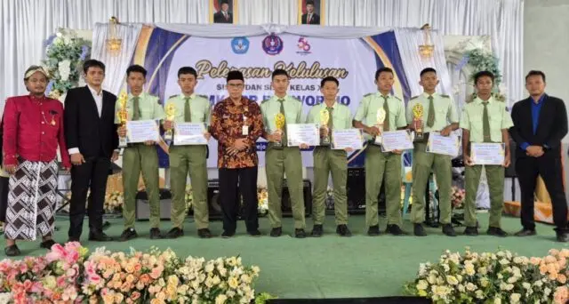 SMK YPP Purworejo Bersinar: Siswa Siap Kerja, Tim Tinju Panen Medali Emas SMK YPP Purworejo Bersinar: Siswa Siap Kerja, Tim Tinju Panen Medali Emas