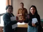 Bertemu Di Ruang Mediasi Nakertrans, SPPG Wae Rii Akhirnya Membayar Uang Kompensasi Kepada Novi Bertemu Di Ruang Mediasi Nakertrans, SPPG Wae Rii Akhirnya Membayar Uang Kompensasi Kepada Novi