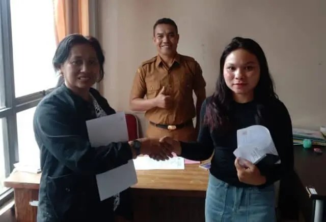 Bertemu Di Ruang Mediasi Nakertrans, SPPG Wae Rii Akhirnya Membayar Uang Kompensasi Kepada Novi Bertemu Di Ruang Mediasi Nakertrans, SPPG Wae Rii Akhirnya Membayar Uang Kompensasi Kepada Novi