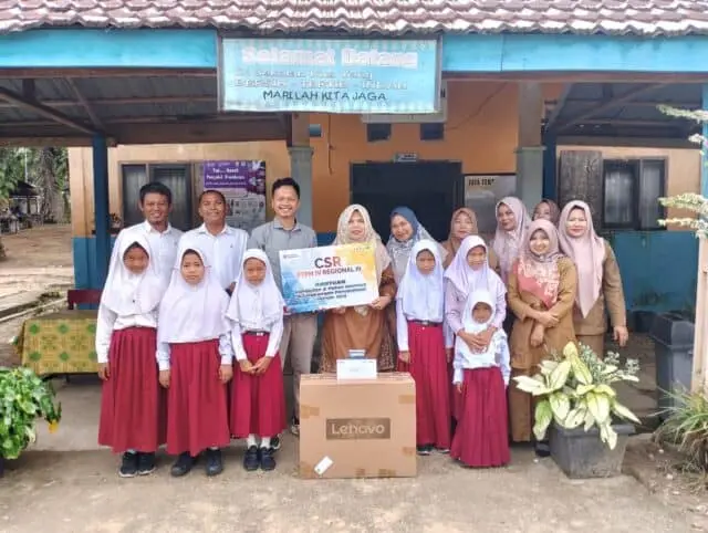 Dorong Literasi Digital di Pelosok, PTPN IV PalmCo Salurkan Bantuan Komputer ke Sekolah Dorong Literasi Digital di Pelosok, PTPN IV PalmCo Salurkan Bantuan Komputer ke Sekolah
