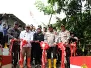 Kapolda Banten Tanam 1.000 Pohon dan Resmikan Jembatan Merah Putih Presisi di Lebak Kapolda Banten Tanam 1.000 Pohon dan Resmikan Jembatan Merah Putih Presisi di Lebak