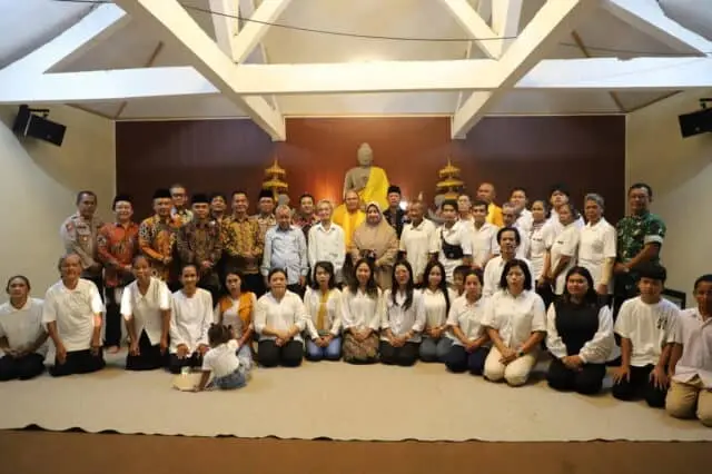 Bupati Purworejo Hadiri Waisak di Vihara Girisanti, Tegaskan Pentingnya Merawat Toleransi Bupati Purworejo Hadiri Waisak di Vihara Girisanti, Tegaskan Pentingnya Merawat Toleransi