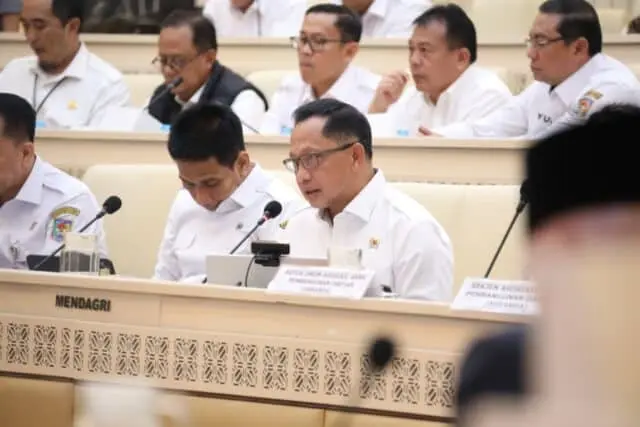 Rapat Bersama DPR RI, Mendagri Paparkan Langkah Strategis Perkuat BUMD Rapat Bersama DPR RI, Mendagri Paparkan Langkah Strategis Perkuat BUMD