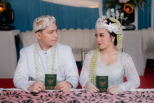Sah Jadi Pasangan Suami Istri, Prosesi Akad Nikah Ilham Riansyach & Karina Oktavia Dipimpin Langsung Kepala KUA Kecamatan Legok Sah Jadi Pasangan Suami Istri, Prosesi Akad Nikah Ilham Riansyach & Karina Oktavia Dipimpin Langsung Kepala KUA Kecamatan Legok